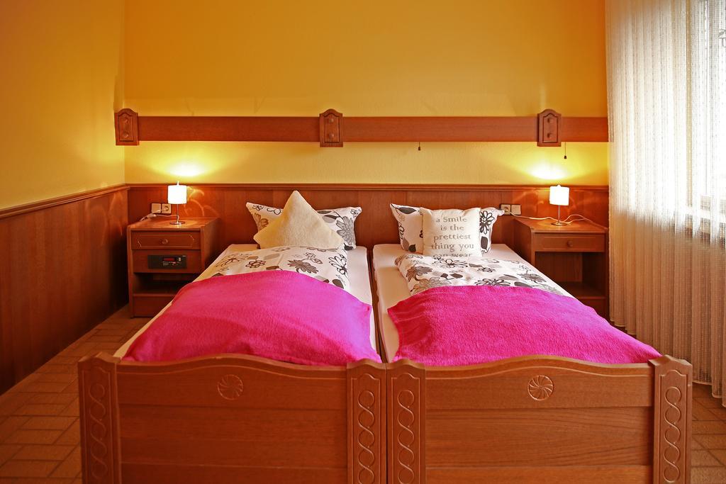 Hotel In Der Strassen Solingen Dış mekan fotoğraf